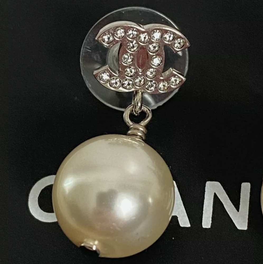 CC Chanel Pearl Drop Earrings - Picture 4 of 4